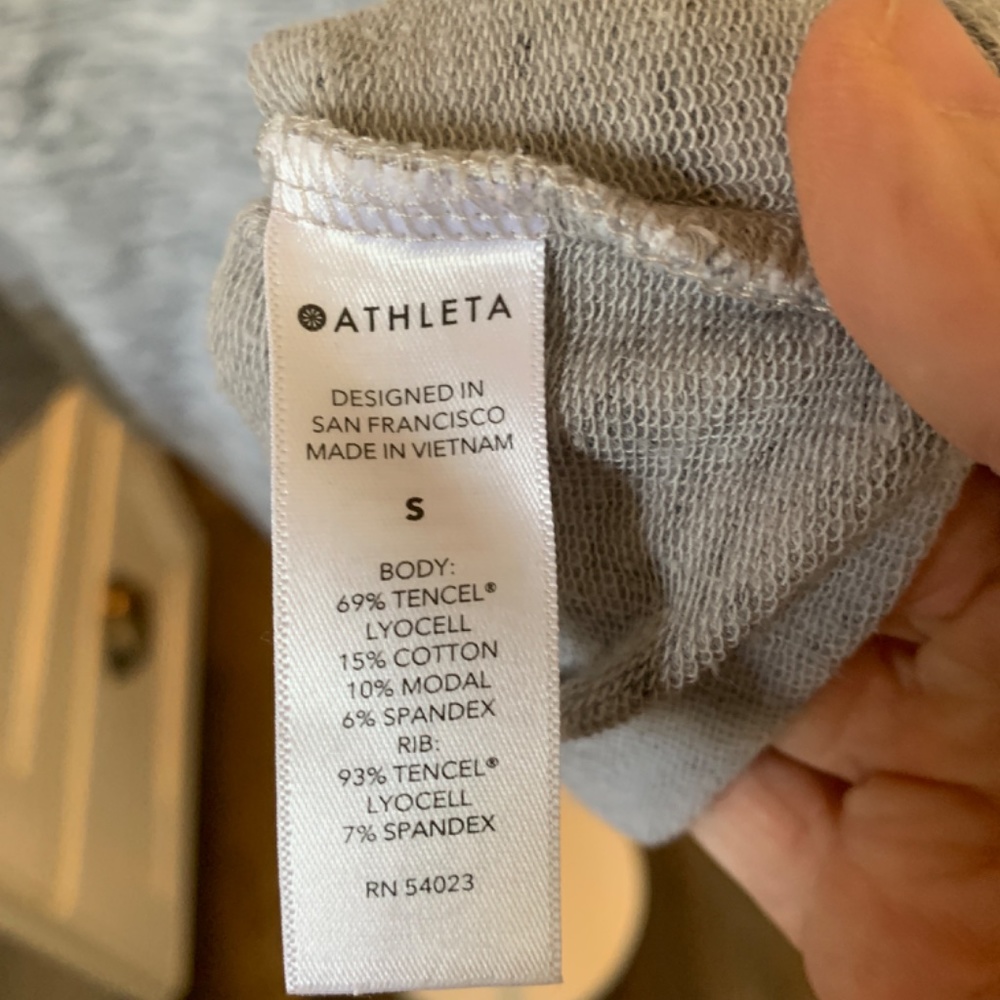 Athleta Serenity‎ Sweatshirt tee. Worn 2-3x - Picture 4 of 5